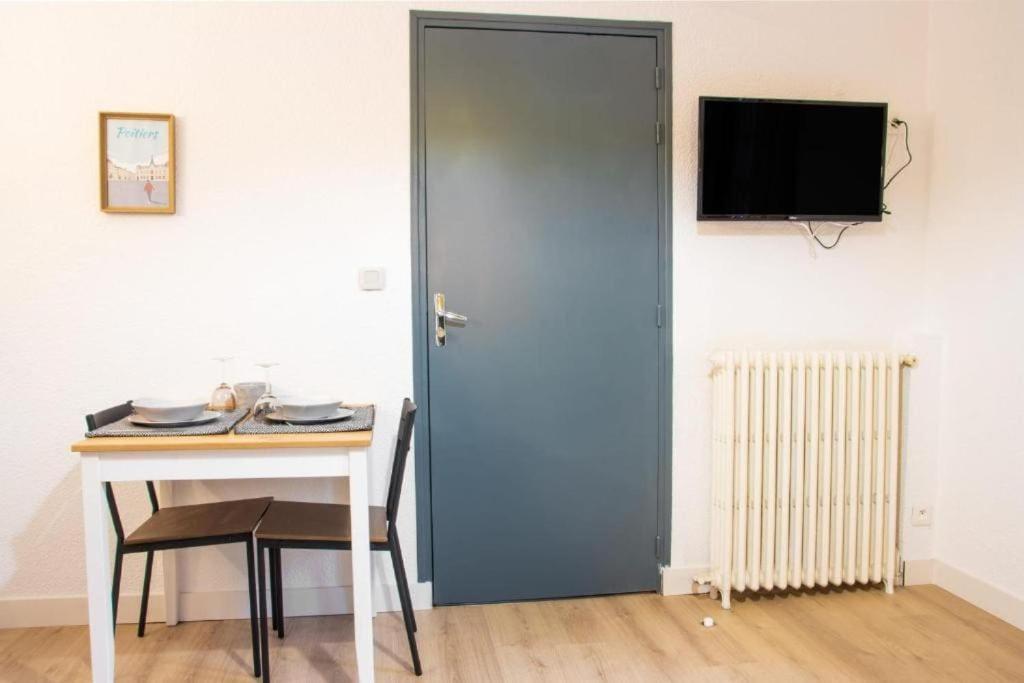 Apartamento Le Carnot, A 50M De La Gare De Poitiers ! Exterior foto